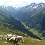 Bergspitz Sankt Leonhard im Pitztal