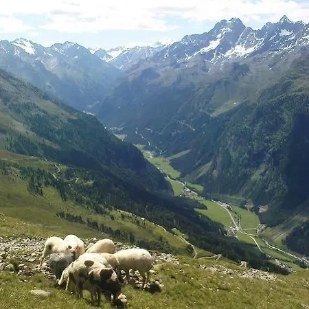 Bergspitz Sankt Leonhard im Pitztal