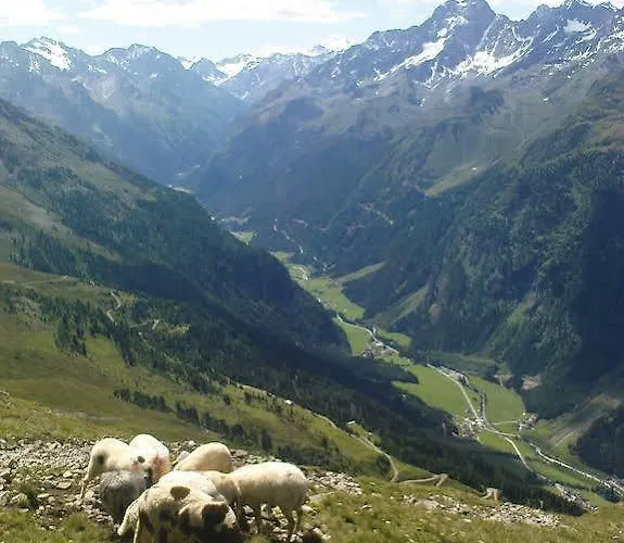 Bergspitz Sankt Leonhard im Pitztal